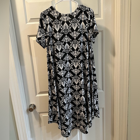Lularoe Carly Dress - Picture 4 of 4